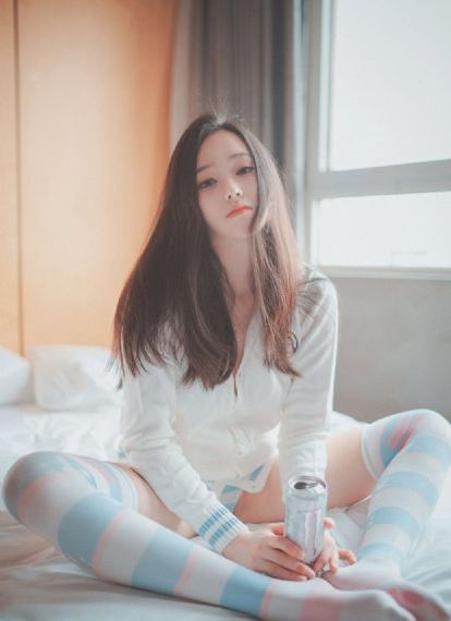 欧美三男操一女_蓝光免费播放