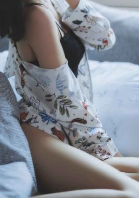 美国乐队女主唱尿视频_剧情片高清完整版