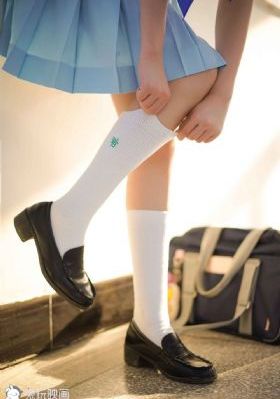 欧美裙子款式_超清超清在线观看